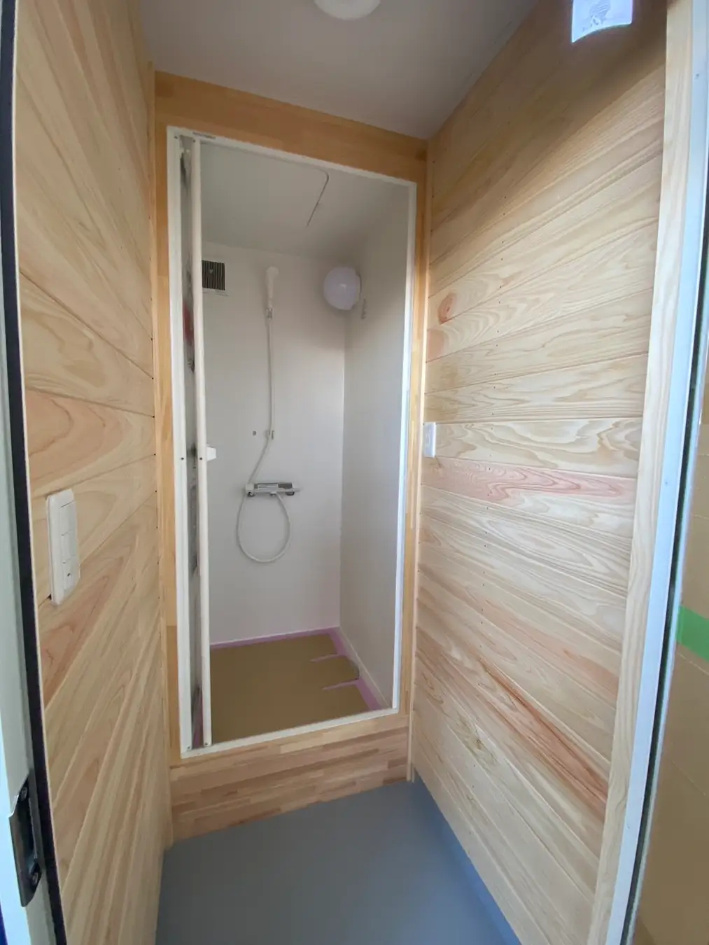 水素水シャワーブース内の様子