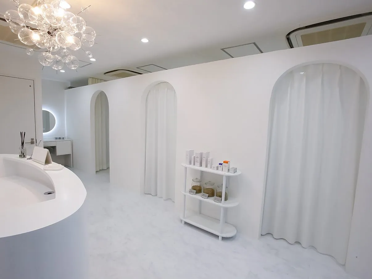 部市内で水素吸入ができるサロン「Hwasoeur-salon de beaute-（ファスール）」内装写真