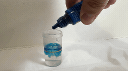 ドクター水素ボトルで生成した水素水の水素濃度を検証している様子