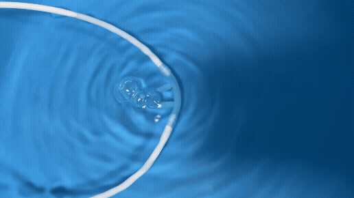 シルマーレパルス120のカニューレ先端を水につけている様子