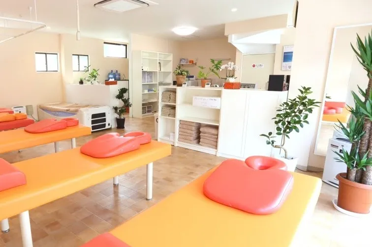 埼玉県内で水素吸入ができる整体院「元気はなまる整骨院」の内装写真